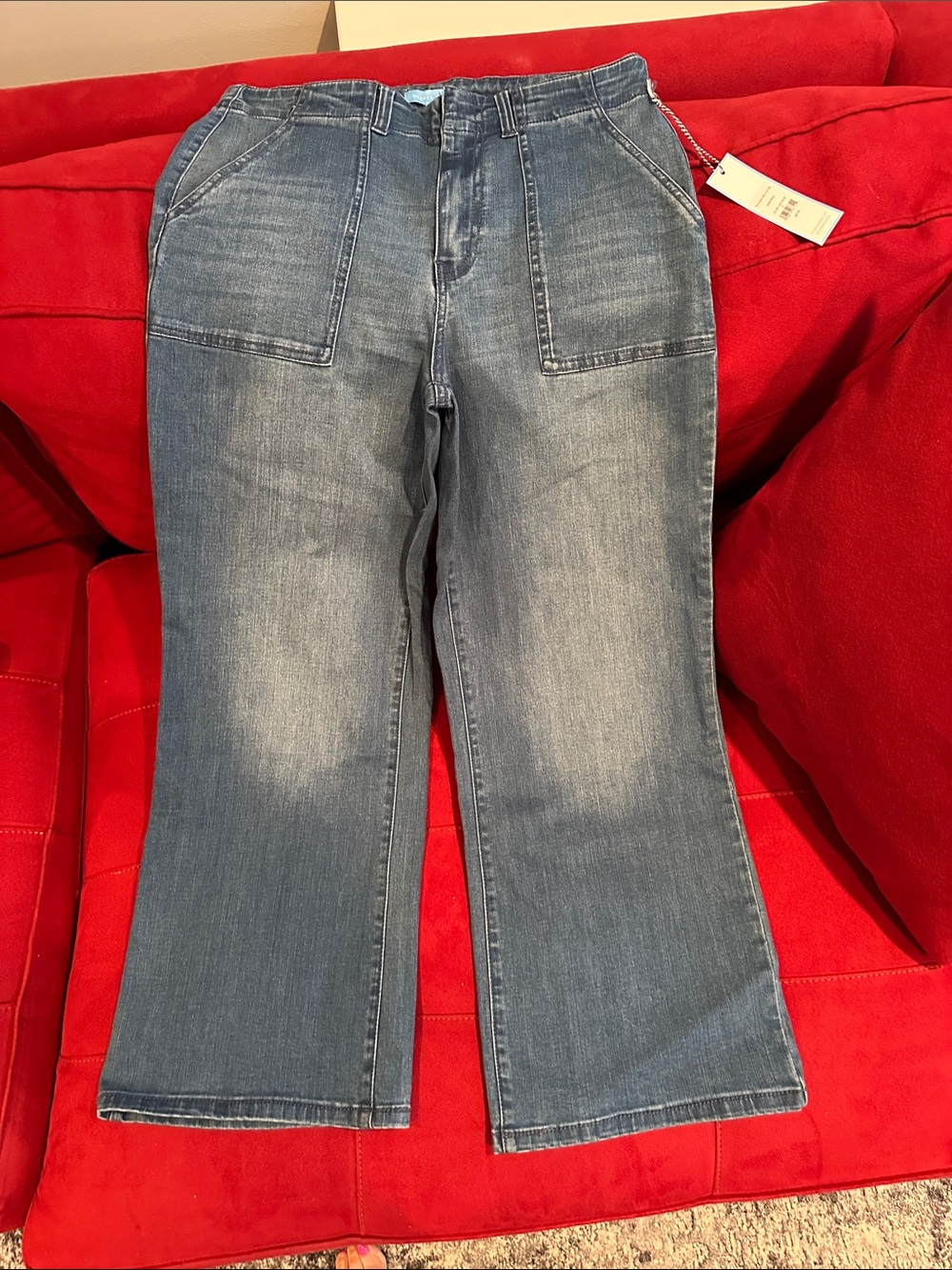 NWT Classic Wide-Leg Women’s cropped Jeans in Light Blue 12